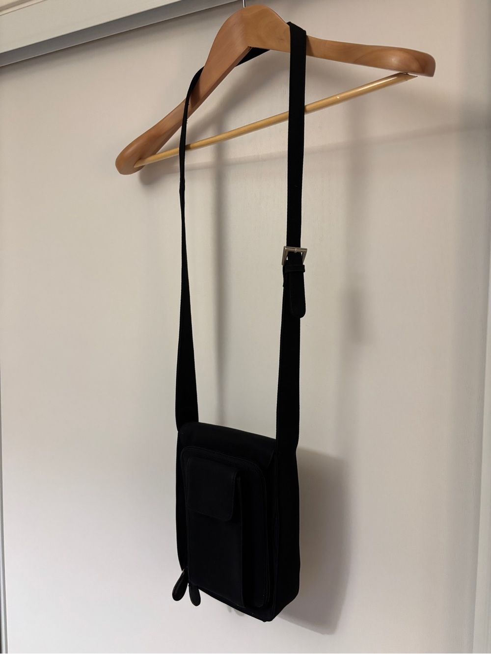 HOBO Black Compact Crossbody Bag Nylon Medium Organizer 90s Minimalist Travel - Picture 5 of 16